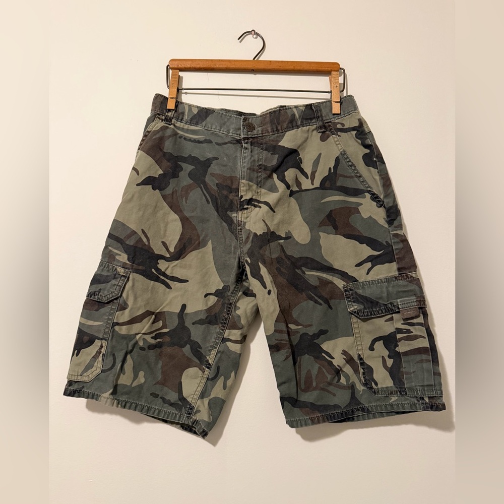 Wrangler Green Camouflage Cargo Shorts